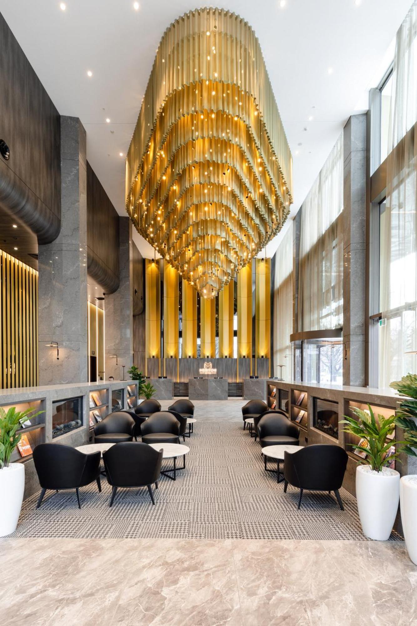 Meriton Suites Canberra Exterior foto The lobby of the hotel