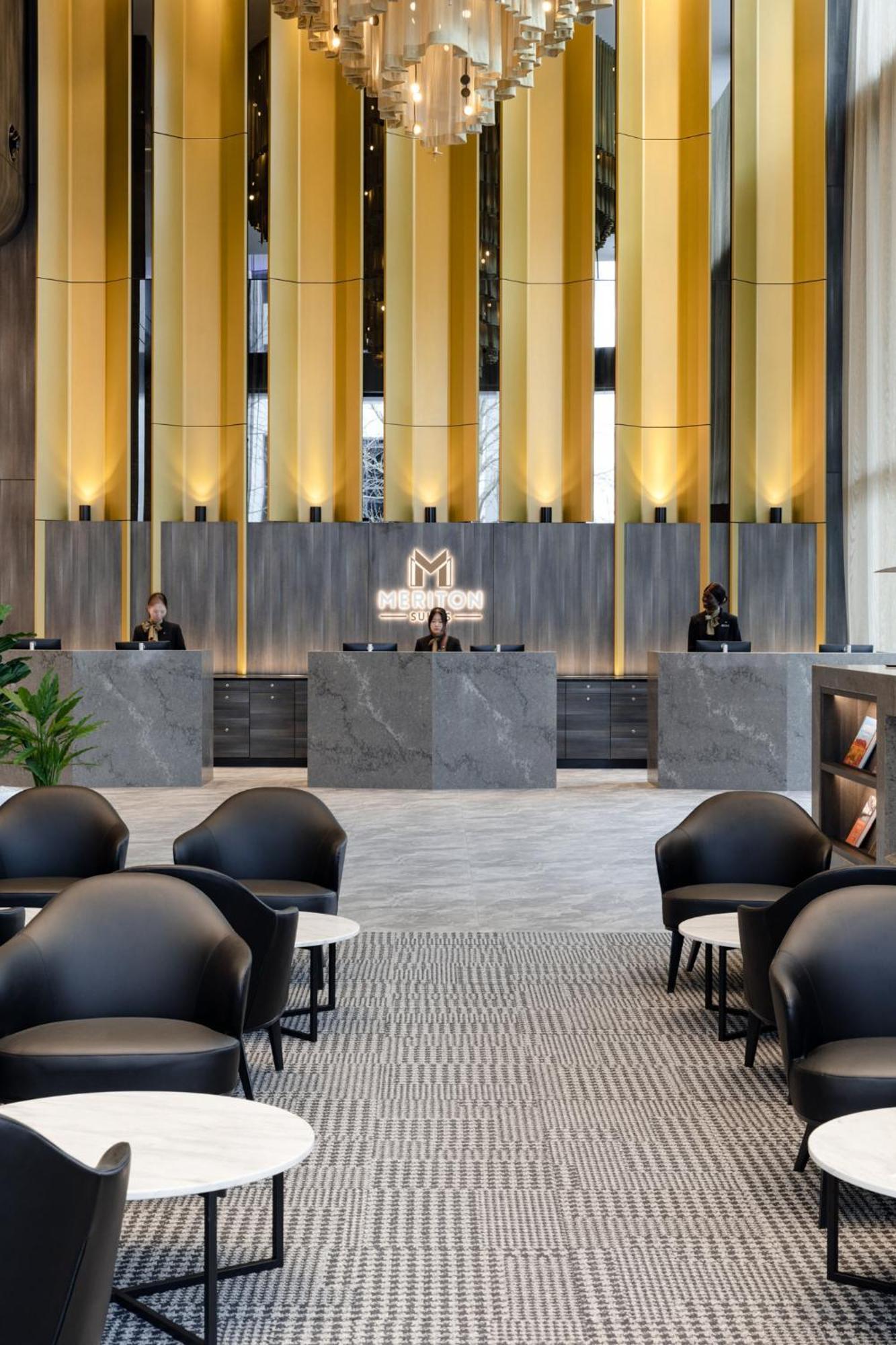 Meriton Suites Canberra Exterior foto The lobby of the hotel