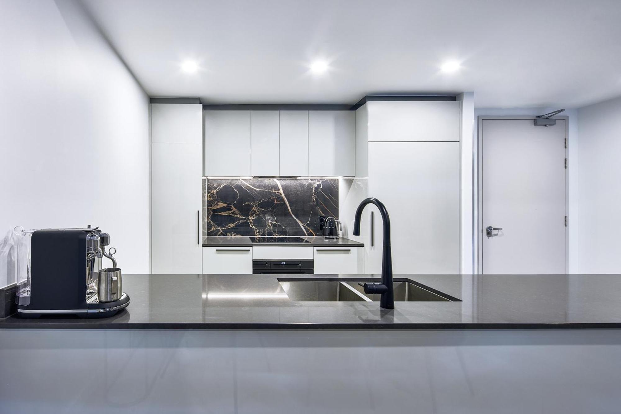 Meriton Suites Canberra Exterior foto A kitchen