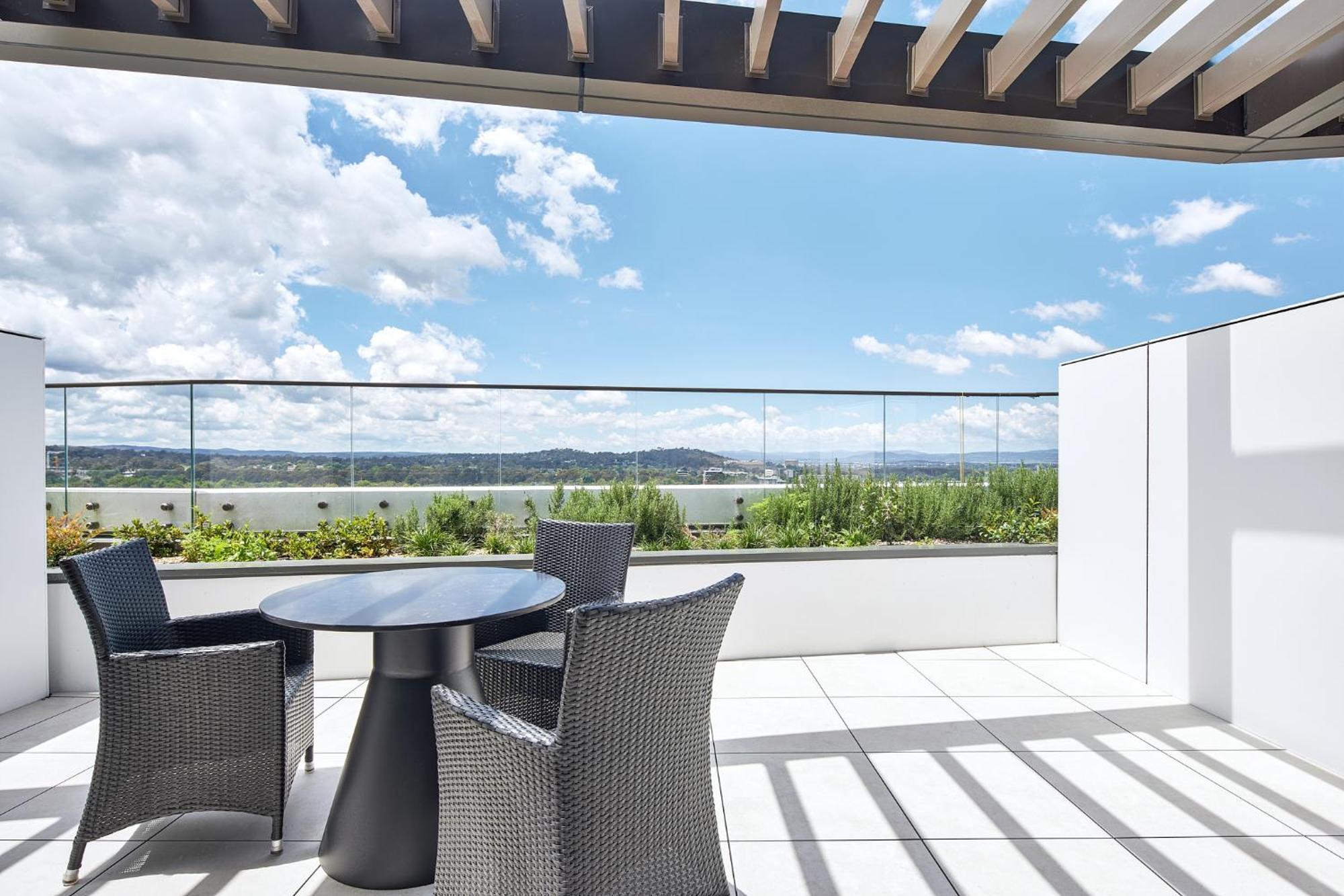 Meriton Suites Canberra Exterior foto Skyline Residences